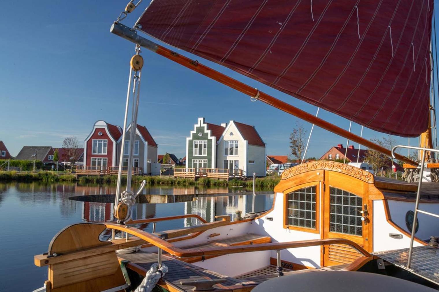 Hotel Plattbodenschiff Pandion Neuharlingersiel Exterior foto