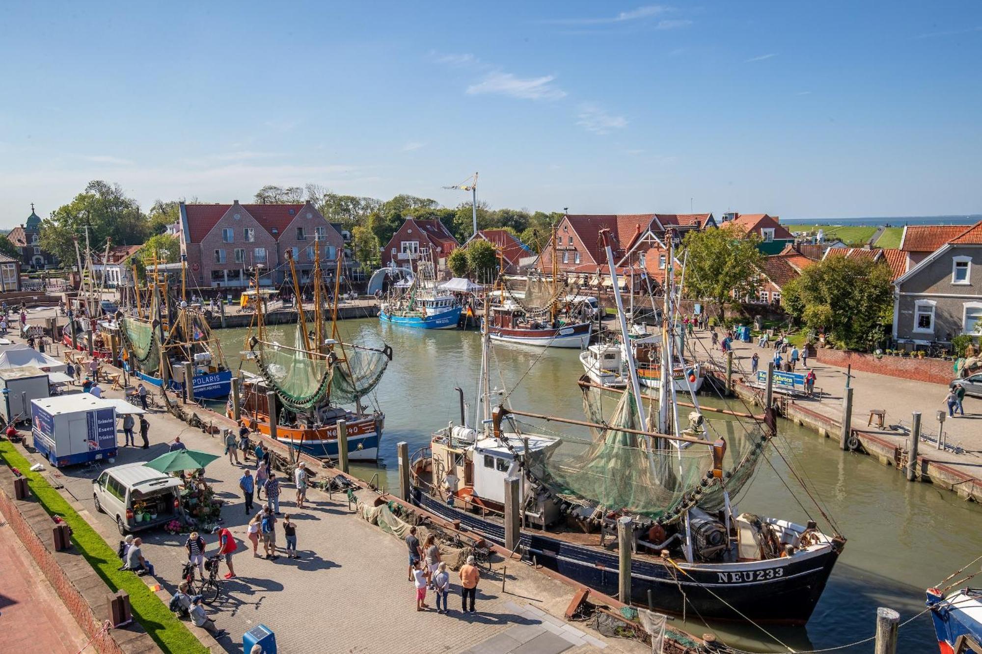 Hotel Plattbodenschiff Pandion Neuharlingersiel Exterior foto